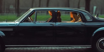 一仆二主里司机相关的是哪首歌？