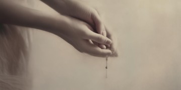 握住你的那双手究竟是哪首歌？